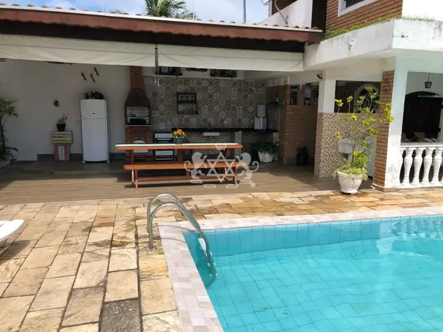Sobrado à venda no Jardim Britânia - Caraguatatuba / SP - Cod. SO0129