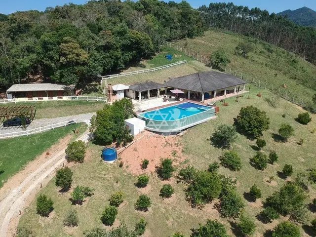 Maravilhoso Sítio à Venda, no bairro tranquilo do Cedro, no Município de Paraibuna, Próximo a Praia e a Capital