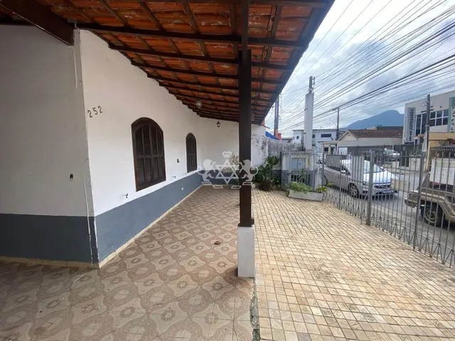Casa à venda no Centro - Caraguatatuba / SP - Cod. CA0074