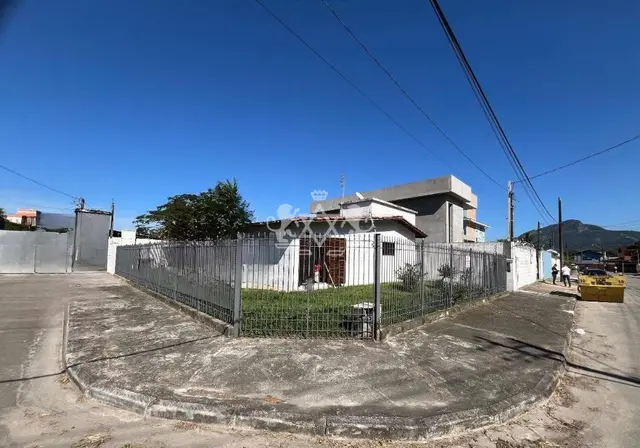 Casa à venda no Sumaré - Caraguatatuba / SP - Cod. CA0408
