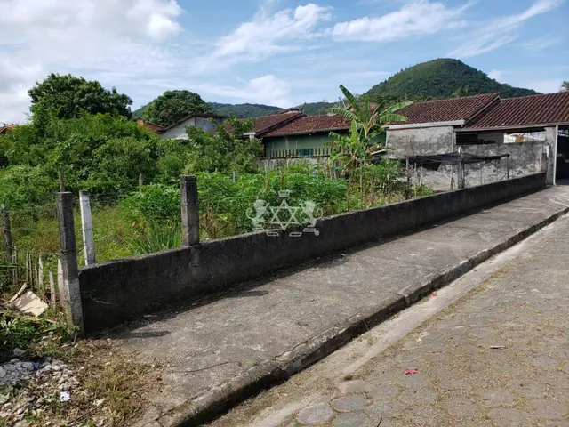 Terreno com 250m à venda, escritura definitiva, Próximo a praia Martin de Sá Caraguatatuba, SP