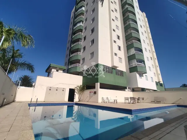 Espaçoso apartamento à venda com vistas deslumbrantes em andar alto e com exposição solar perfeita na praia do Indaiá, Caraguatatuba, Litoral Norte de SP